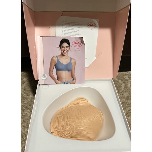 1066X Anita Care Velvety Full Breast Form (1) Excellent Size 9 - Picture 3 of 6